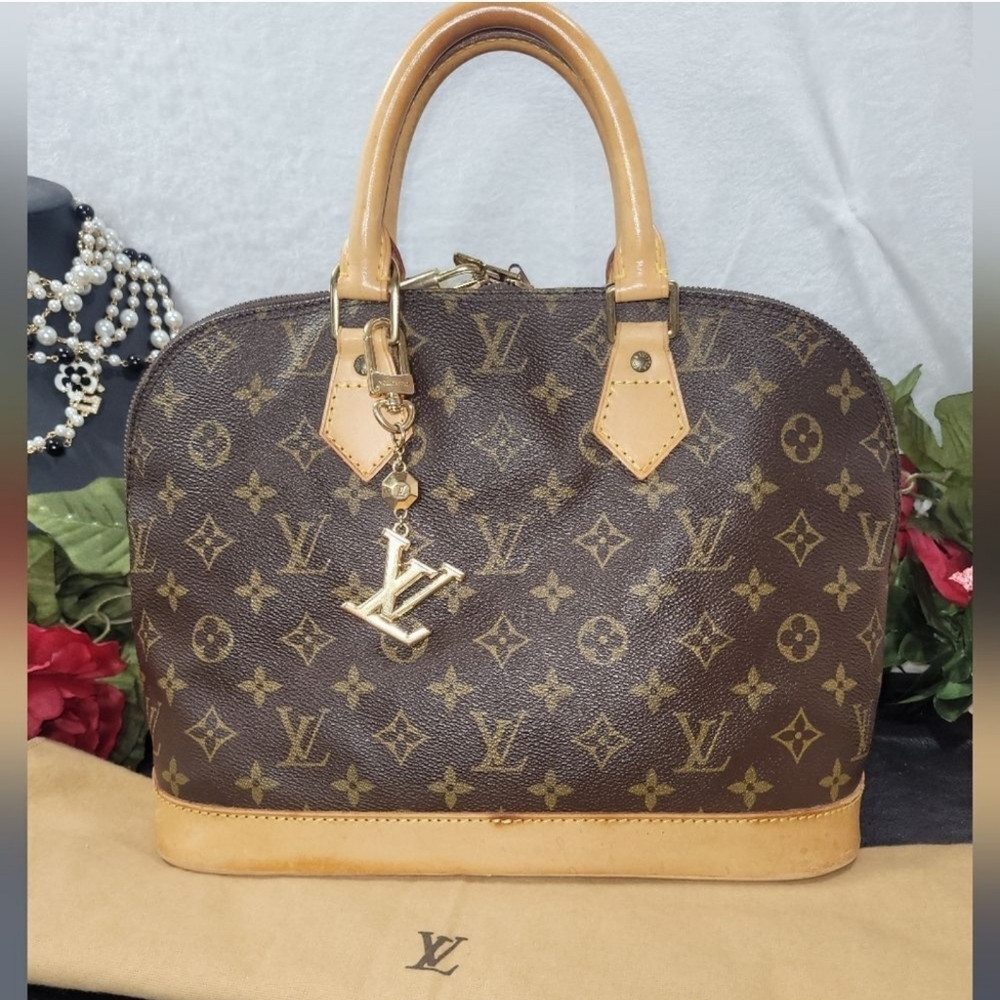 Louis Vuitton Monogram Alma with Dust Bag- Pristine Condition Authentic - Picture 4 of 17